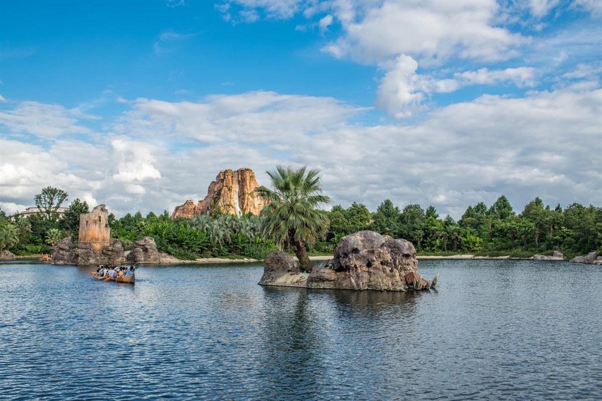 Theme park landscape with mature feature trees